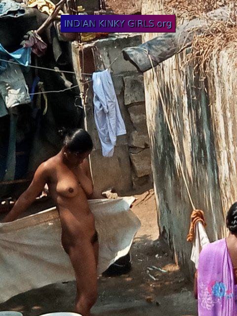 Desi girl bathing naked caught in spy camera - FSI blog